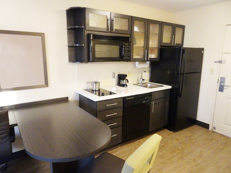Candlewood Suites Richmond – West