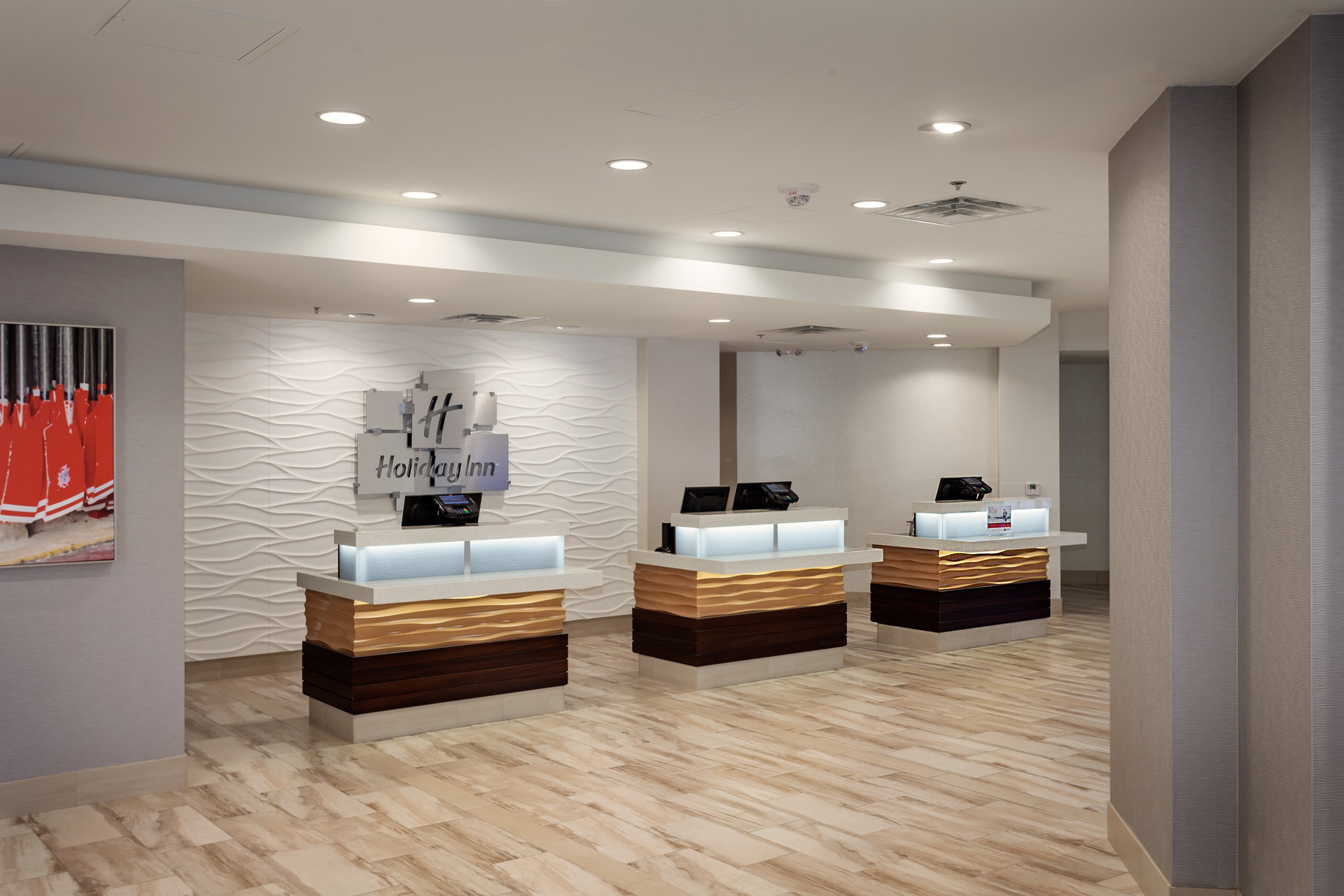 We Welcome You to the Holiday Inn Austin Town Lake! 