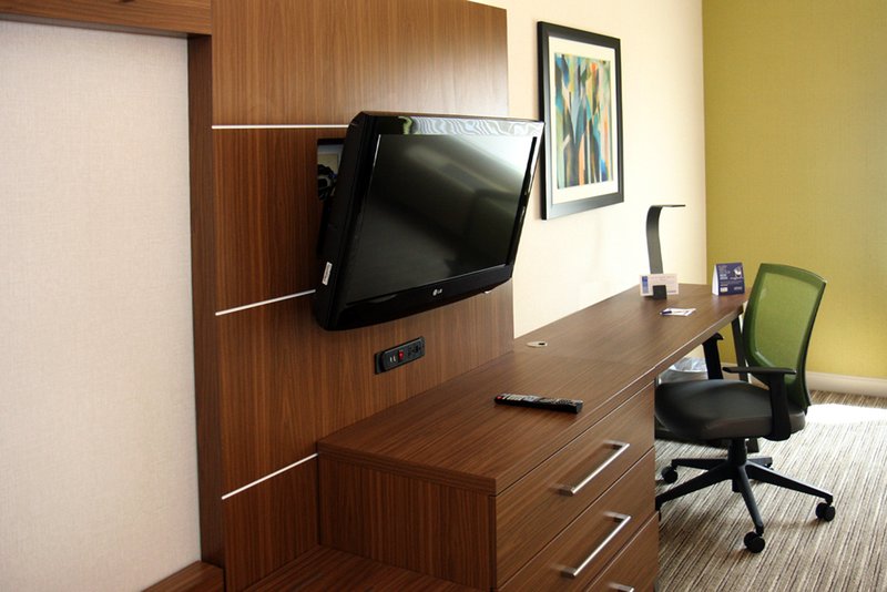 HOLIDAY INN EXPRESS BRANFORD