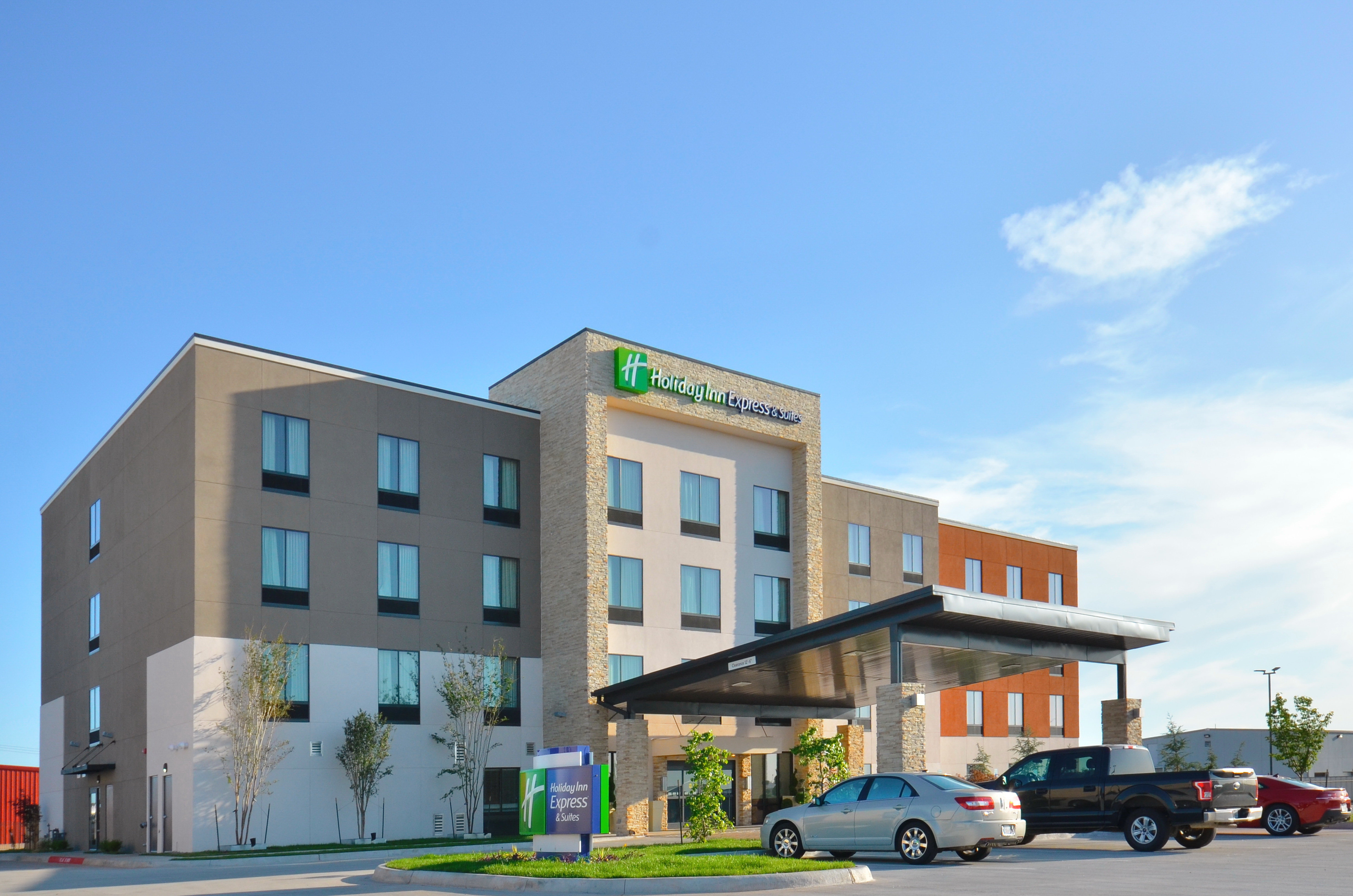 Holiday Inn Express/Stes City Mid-Arpt