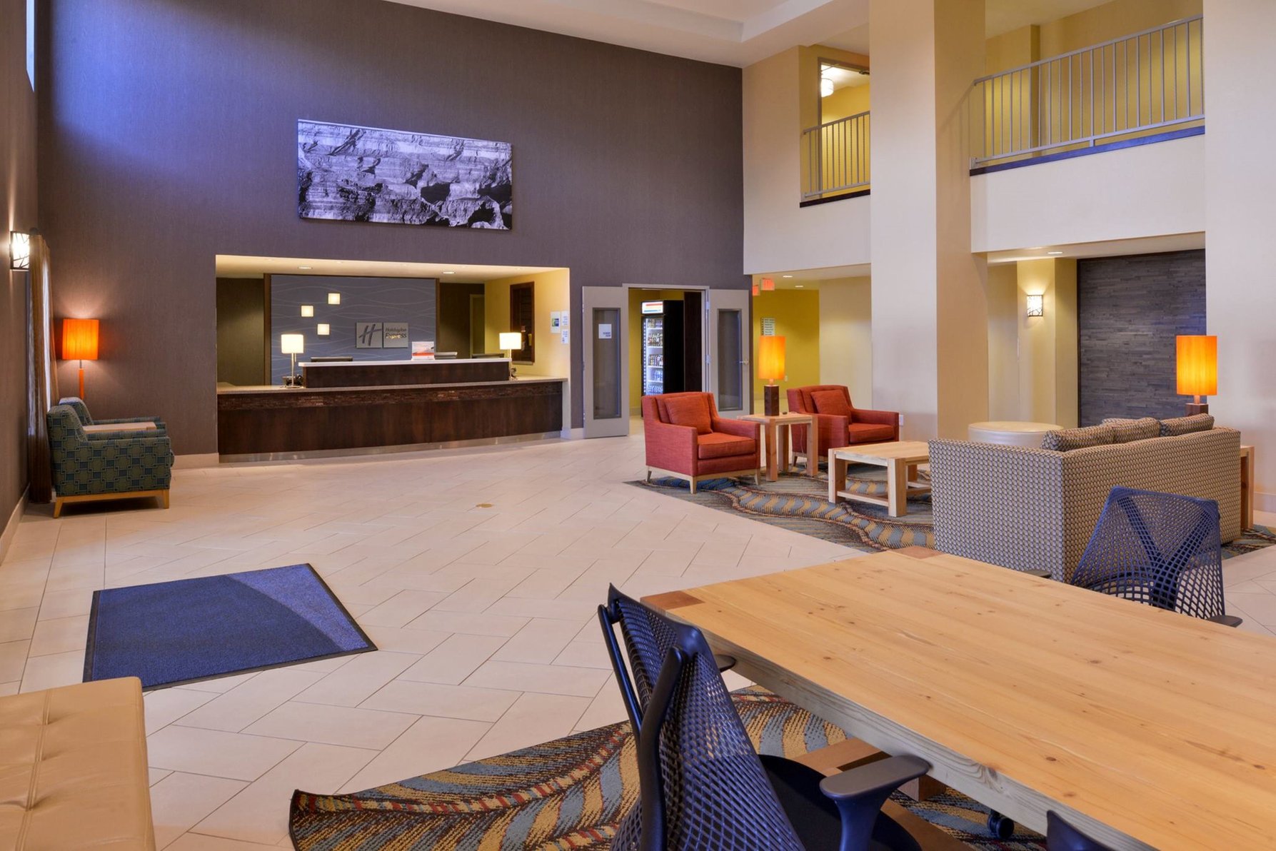 Meet with colleagues or friends and mingle in our spacious lobby.