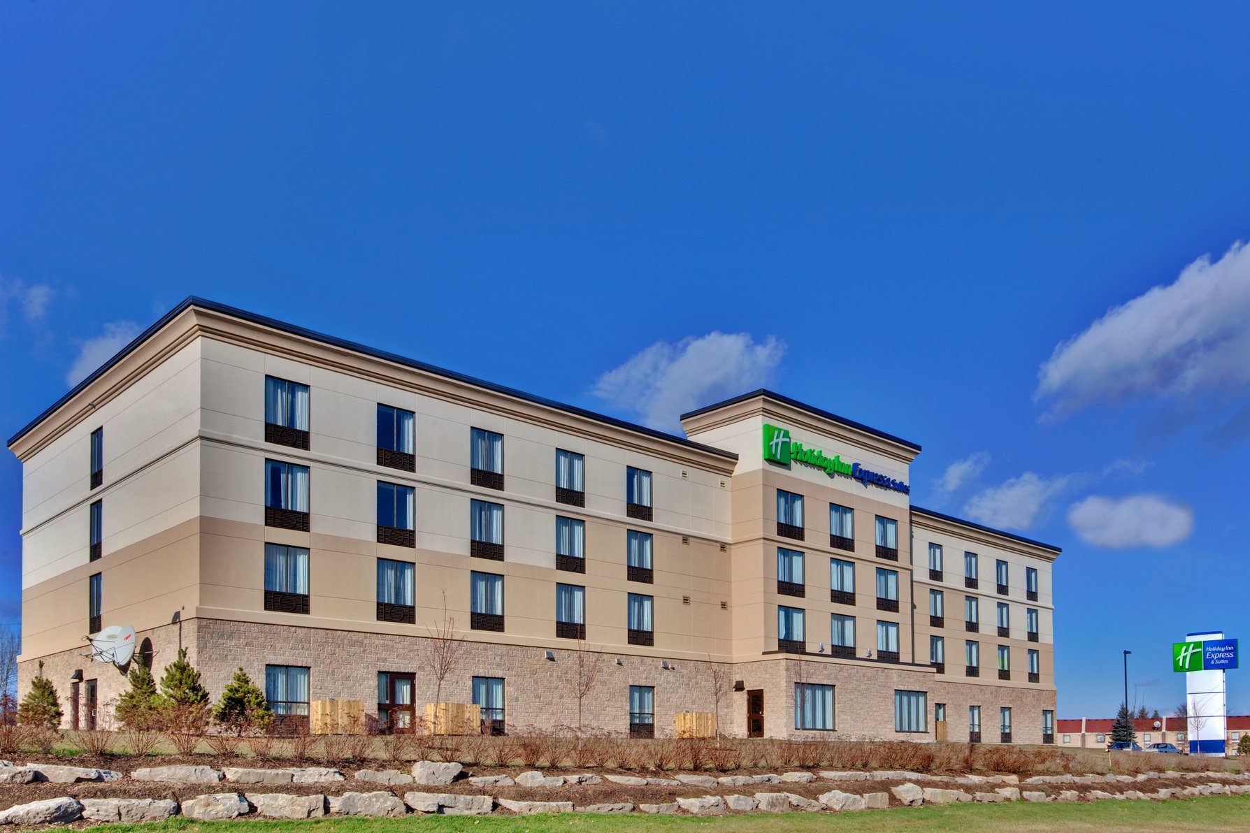 Stay Smart in one of our 80 contemporary guest rooms