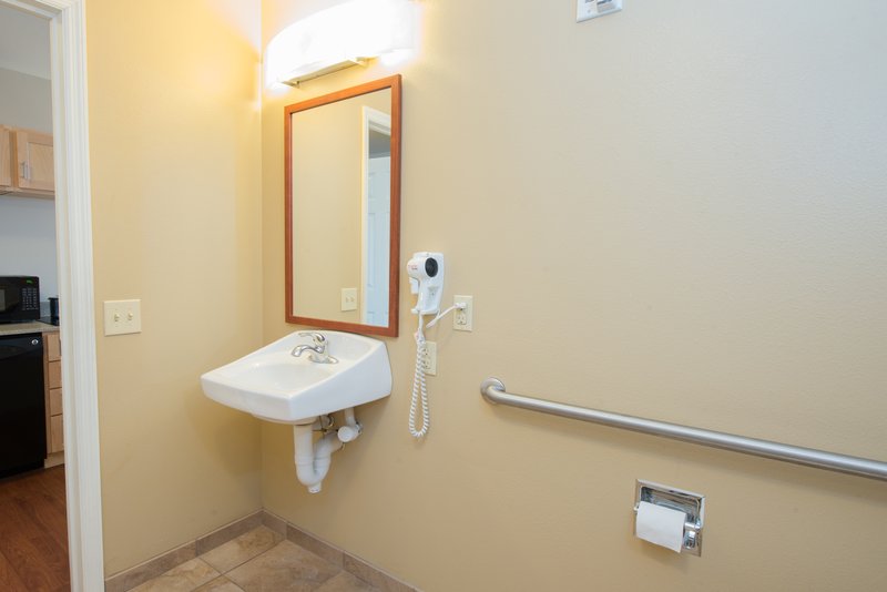 CANDLEWOOD SUITES MINOT