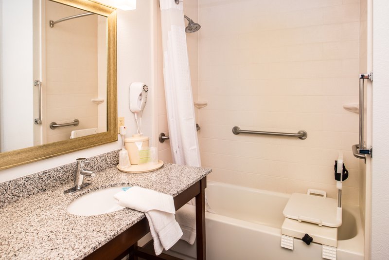 1BD MOBILITY ACCESSIBLE TUB NOSMOKING