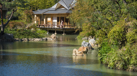 Shakusui-en pond garden