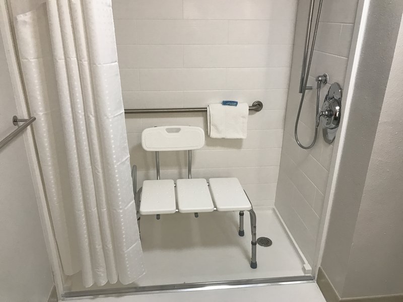 KING MOBIL ACCESSIBLE ROLL IN SHWR NOSMK