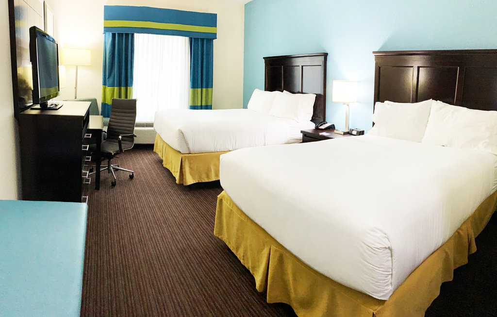 Holiday Inn Express Hotel & Suites Gainesville Room Type - 2 Queen 1 Bedroom Suite Sofa Bed