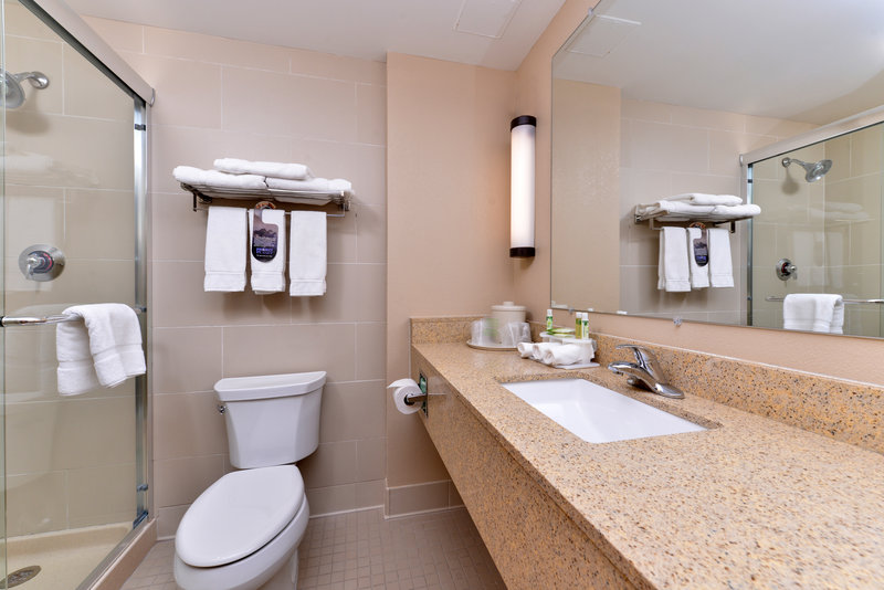 HOLIDAY INN EXPRESS BREEZEWOOD