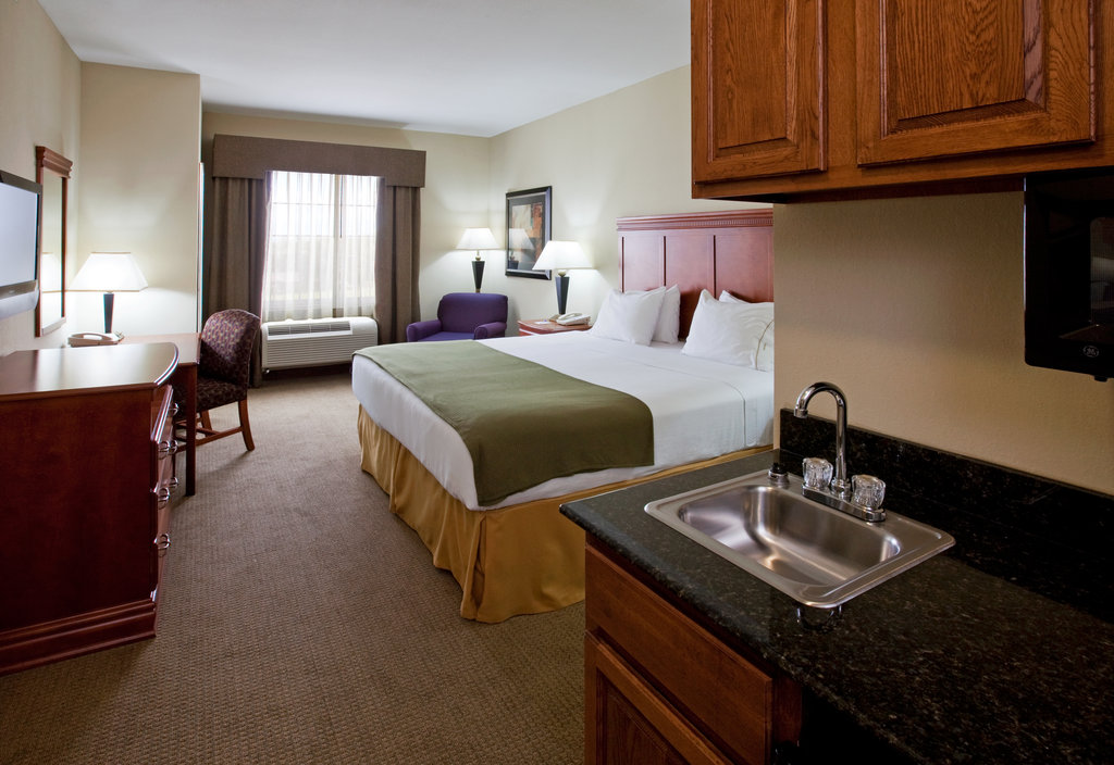 Holiday Inn Express & Suites Ada Room Type - 1 King Bed Standard Comm Accessible Tub