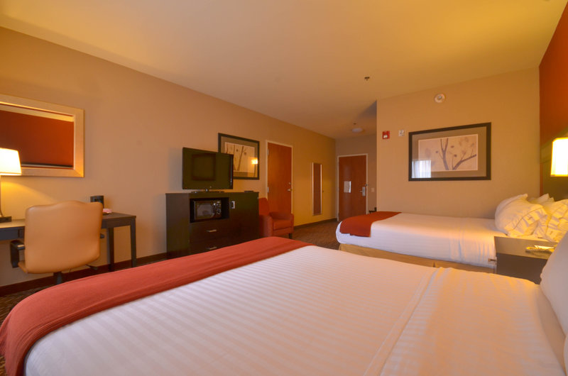 HOLIDAY INN EXP STES PINESMALL