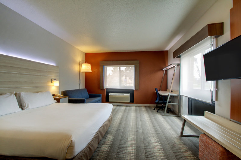 HOLIDAY INN EXPRESS BROWN DEER
