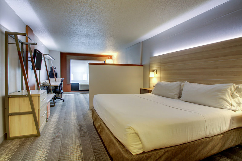 HOLIDAY INN EXPRESS BROWN DEER