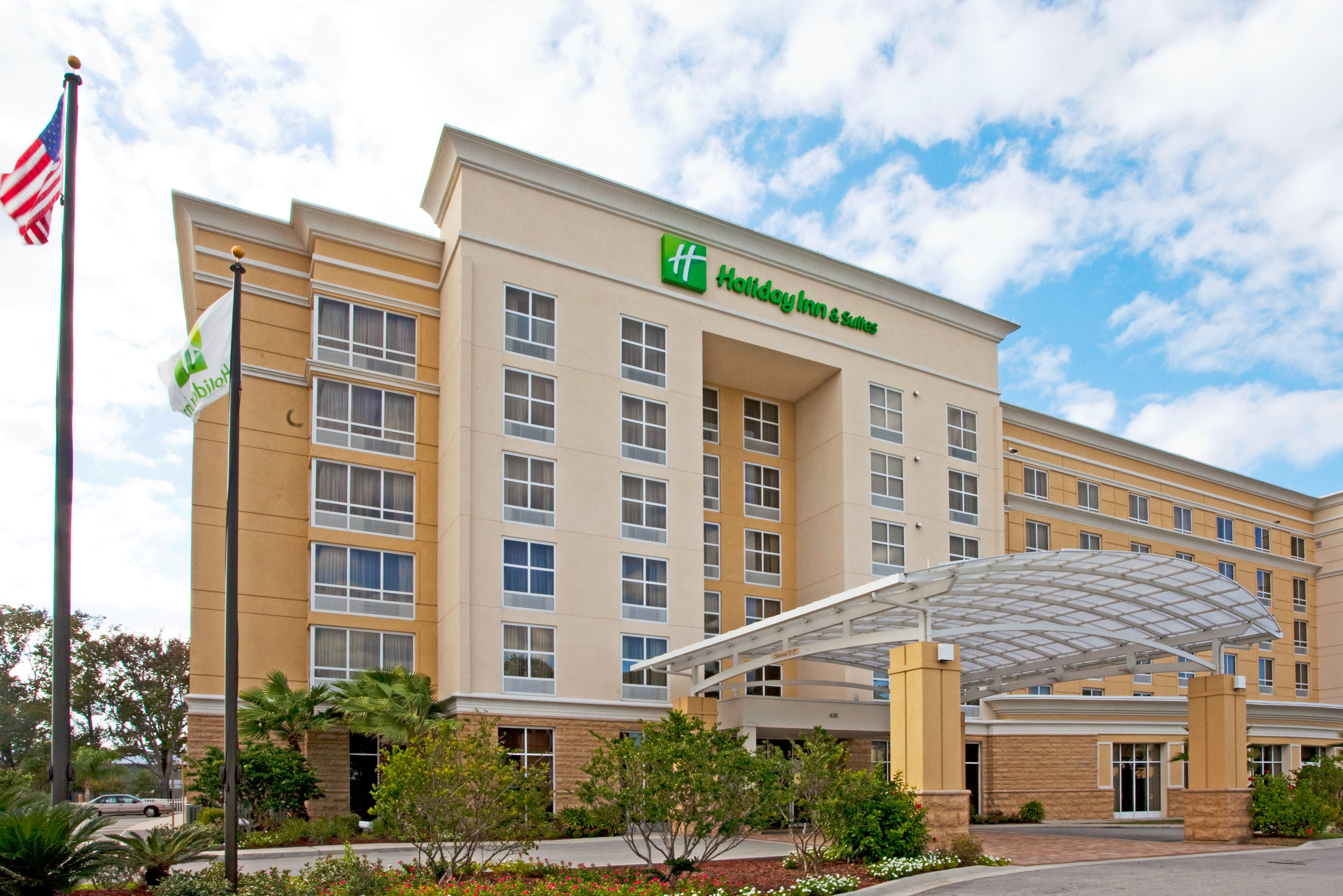 Holiday Inn Hotel & Suites