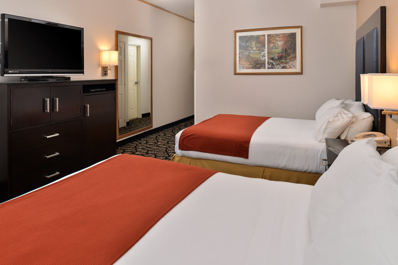 TWO QUEEN BEDS NONSMOKING