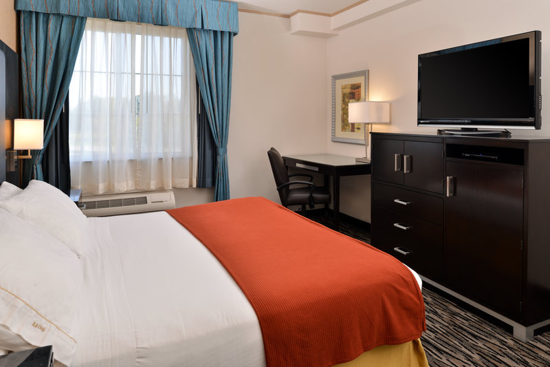 Holiday Inn Express Hotel & Suites TACOMA SOUTH – LAKEWOOD