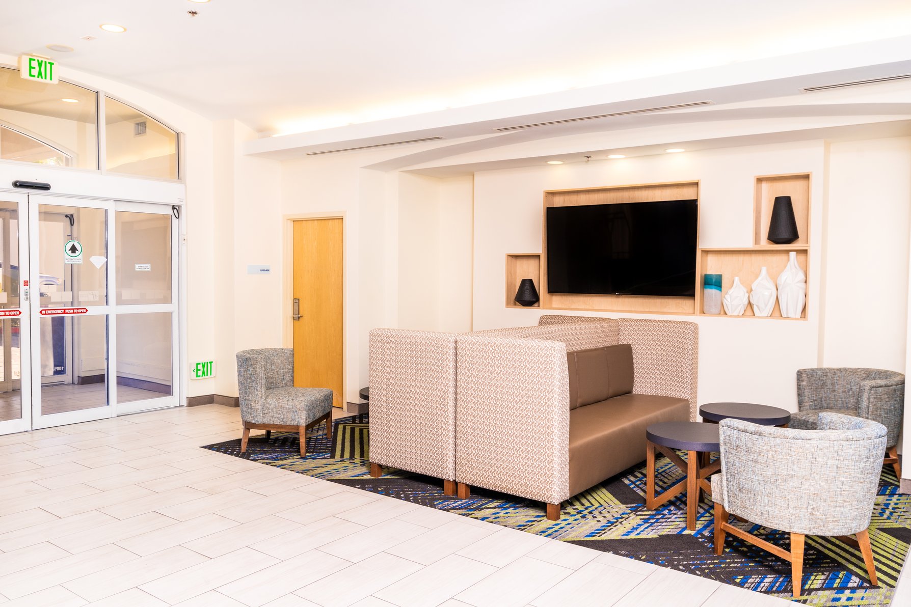 Meet and relax in the Hotel Lobby