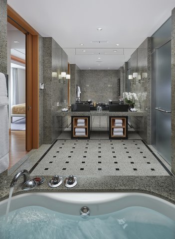 Mandarin Oriental ,Tokyo Executive Suite Bath Room