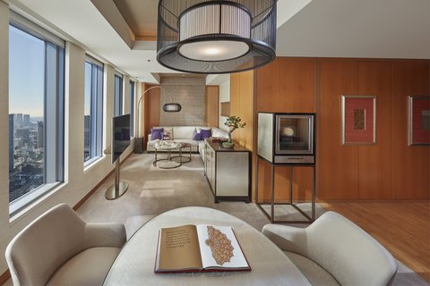 Tokyo Mandarin Corner Suite Living Room