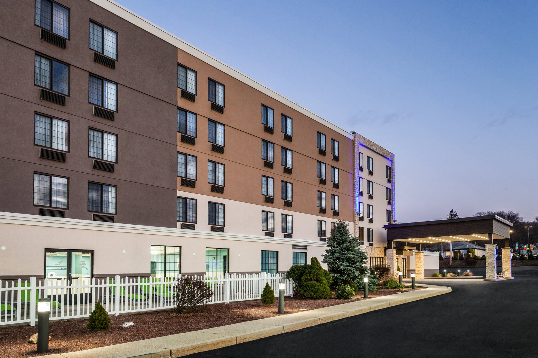 Hotel Exterior 