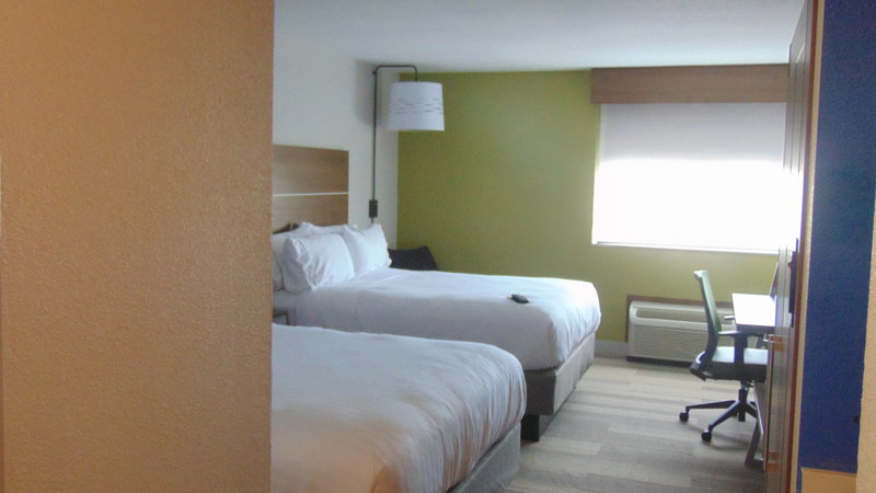 TWO QUEEN BEDS NONSMOKE
