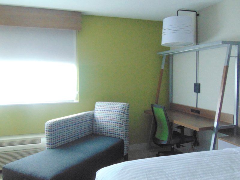 Holiday Inn Express and Suites Wapakoneta