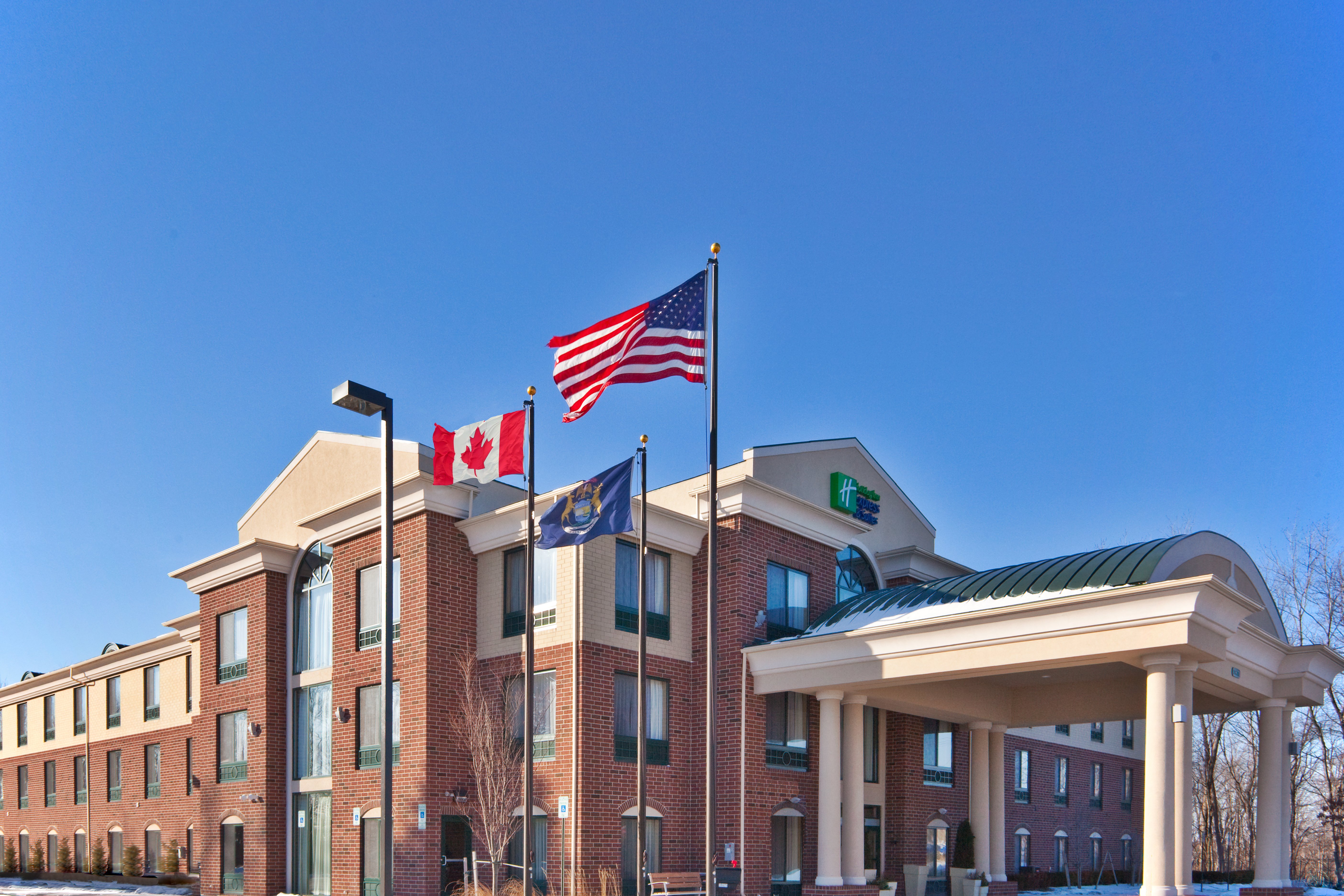 Holiday Inn Express Hotel & Suites