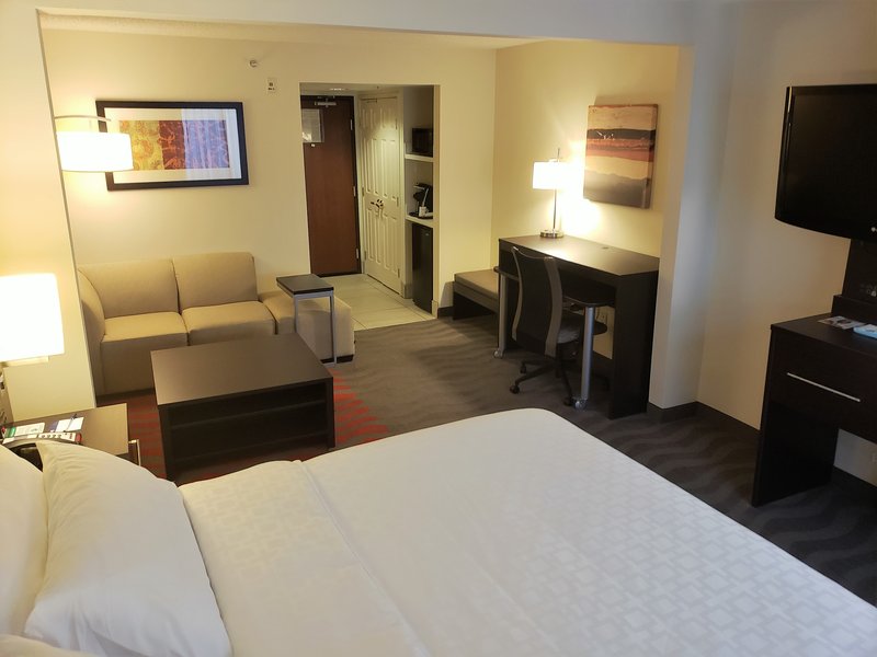 HOLIDAY INN EXPRESS HILLSBORO