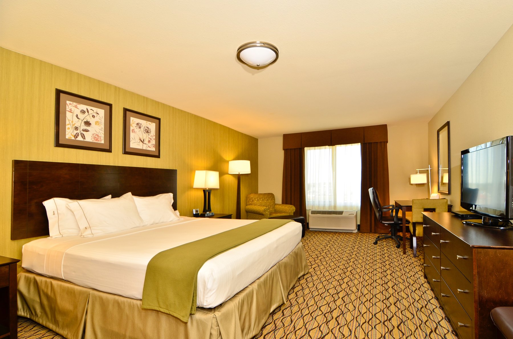 Holiday Inn Express & Suites WILLISTON Room Type - 1 King Bed Suite Sofa Bed Holiday Inn Express & Suites WILLISTON Room Type - 1 King Bed Suite Sofa Bed
