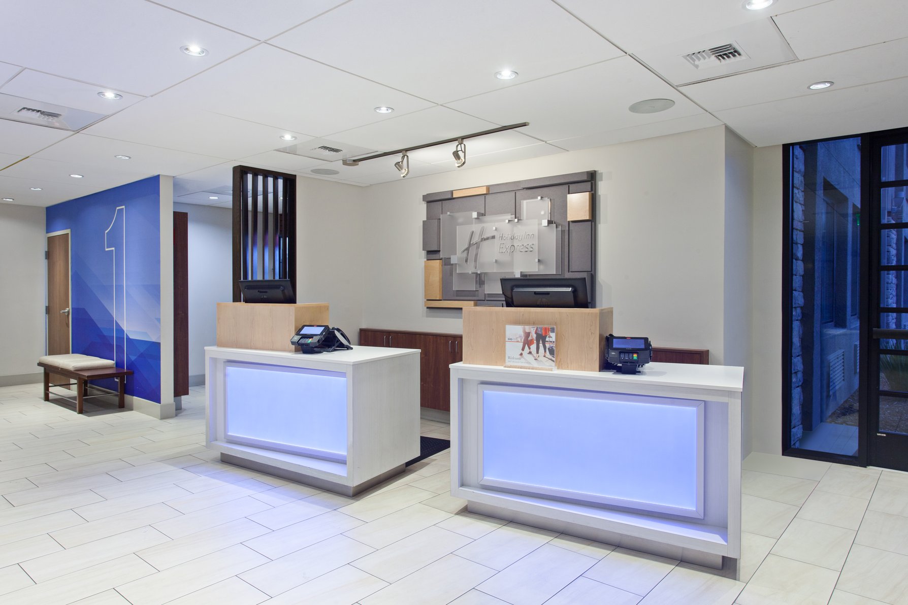 Welcome to the Holiday Inn Express Mira Mesa near MCAS Miramar.