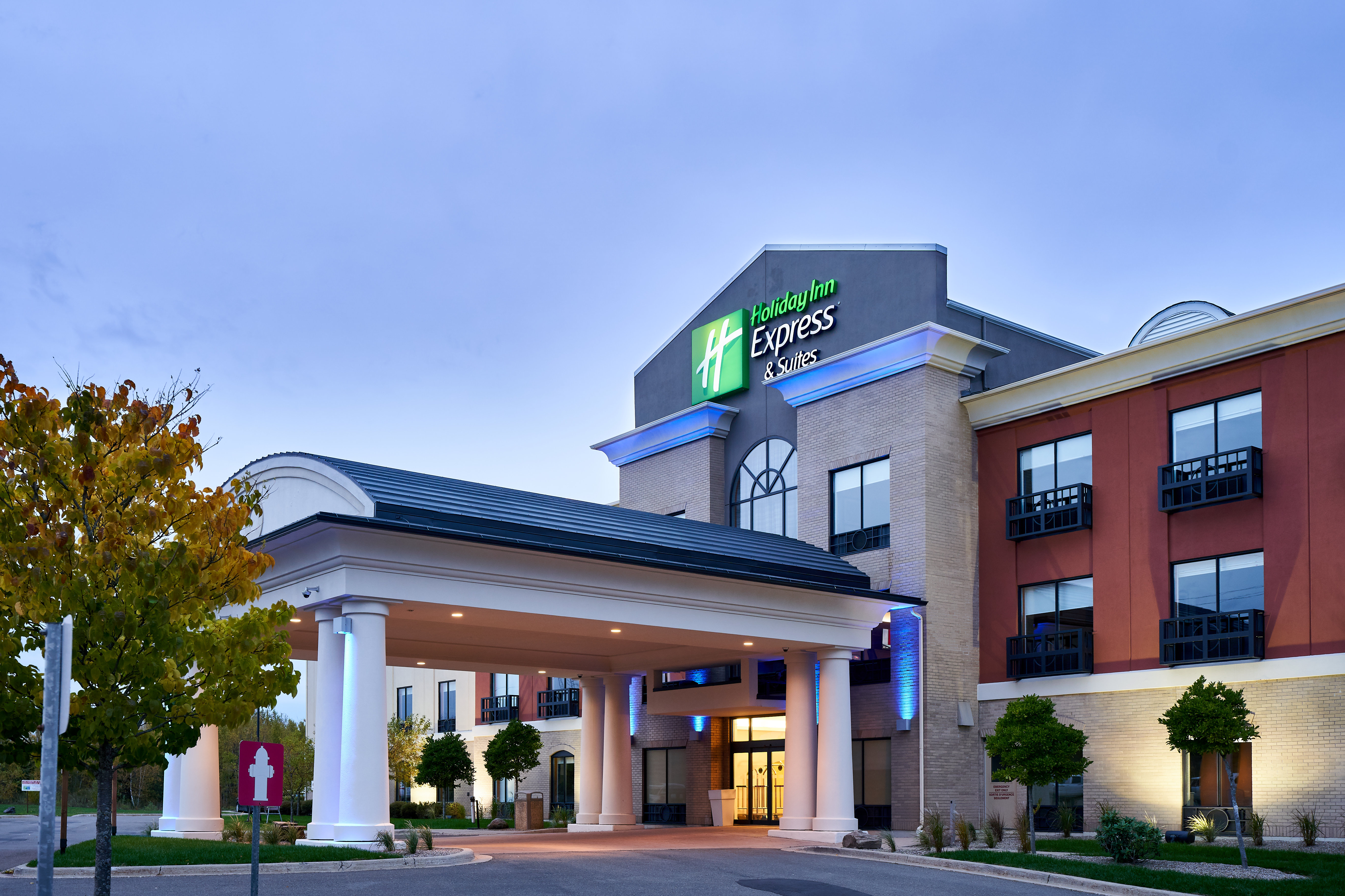 Holiday Inn Express Hotel & Suites