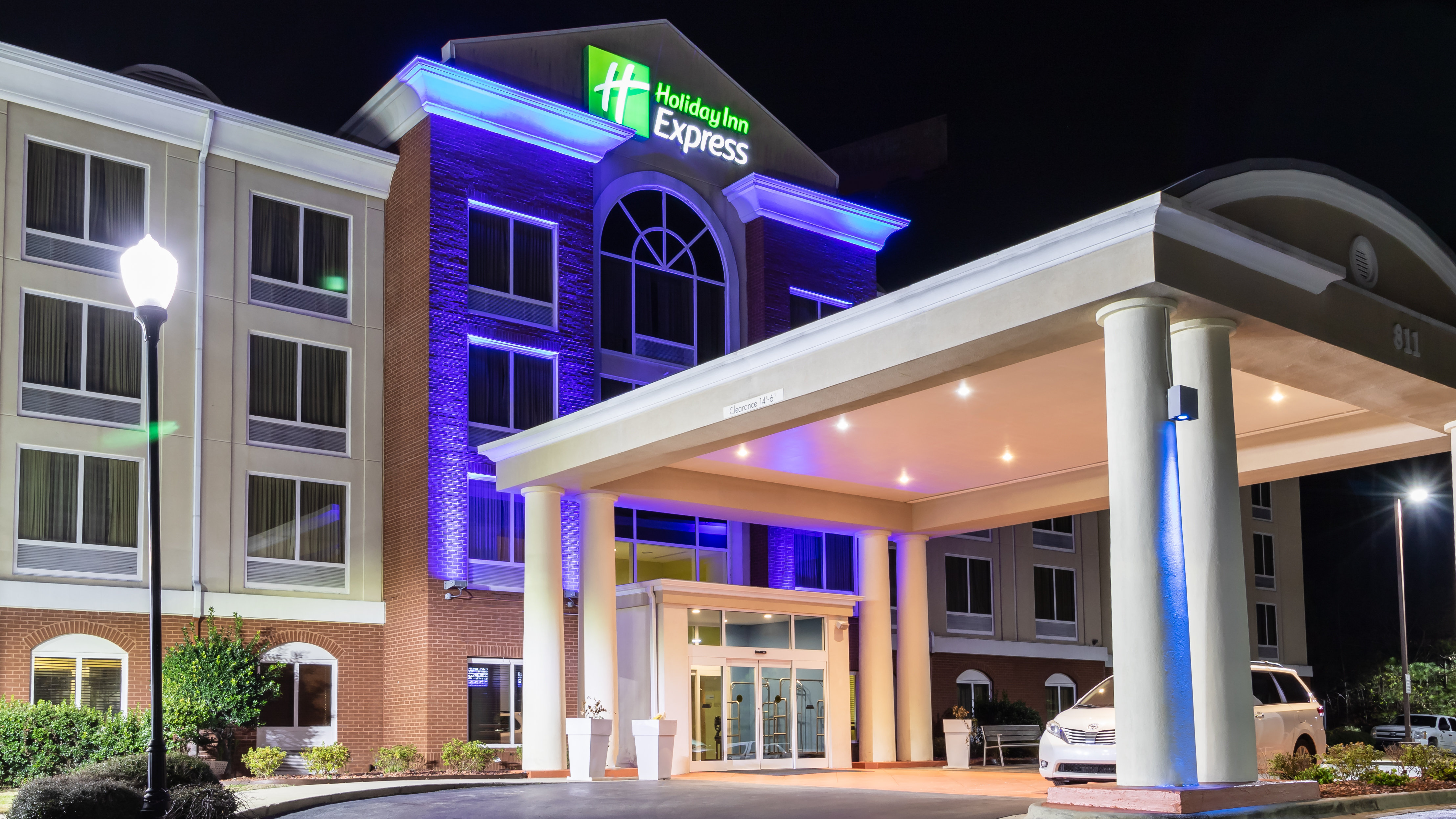 Holiday Inn Express & Suites Birmingham