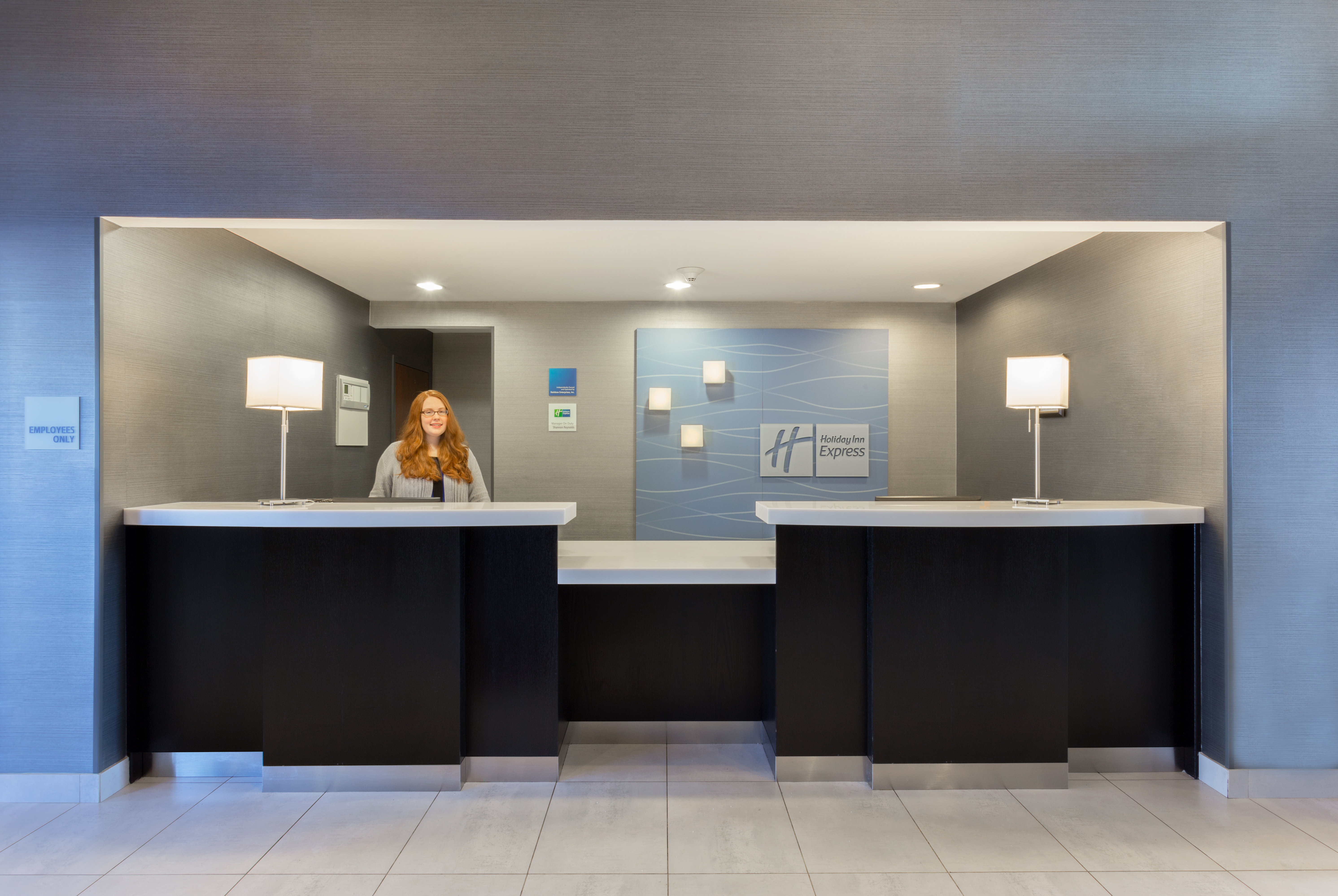 Holiday Inn Express Hotel & Suites