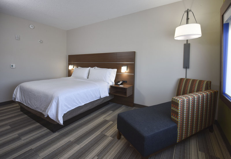 Holiday Inn Express and Suites Orlando Southeast