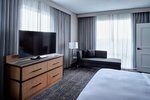 1 Bedroom Larger Suite, 1 King
