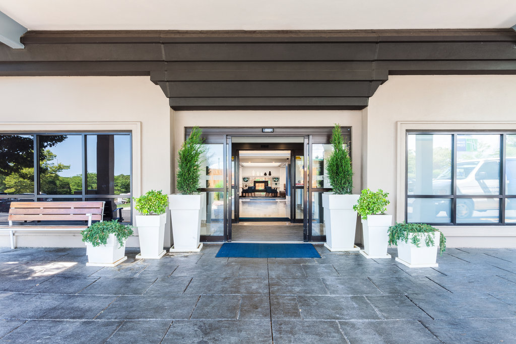 Holiday Inn Express Hauppauge-Long Island Exterior