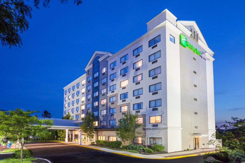 Stay at the Holiday Inn Express Hauppauge-Long Island