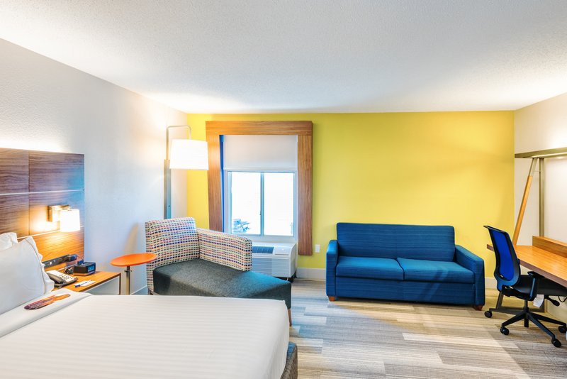 HOLIDAY INN EXPRESS CHARLESTON