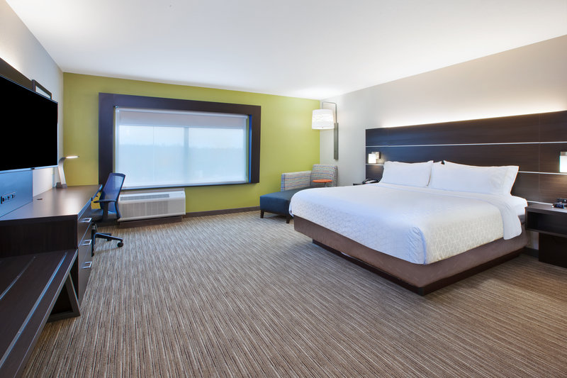 Holiday Inn Express and Suites Parkersburg East