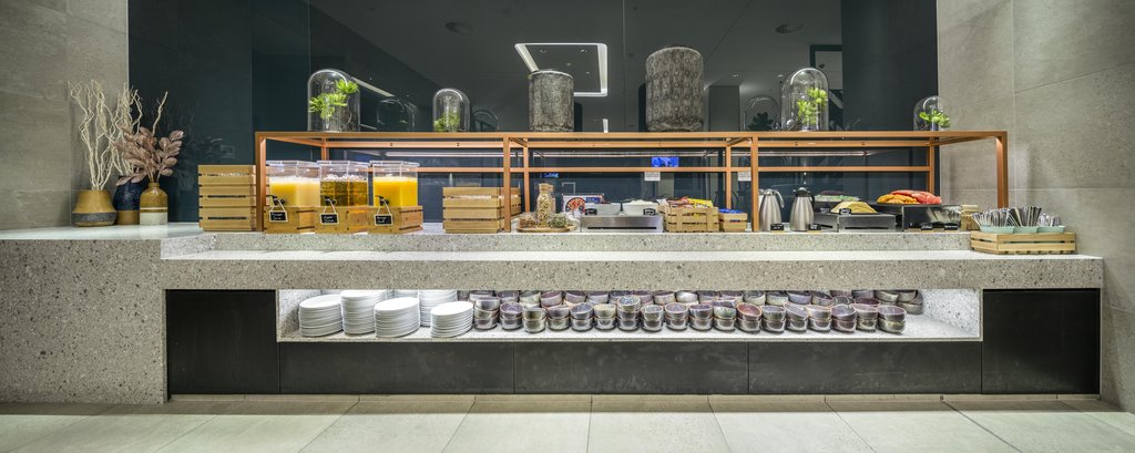Holiday Inn Express Adelaide City Centre, an IHG Hotel - Breakfast Bar