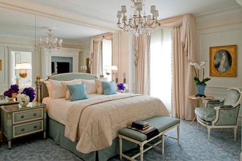 Deluxe Suite Bedroom