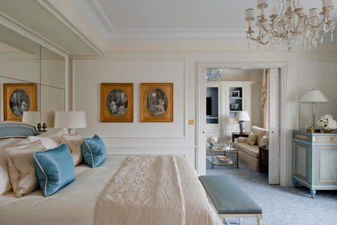 Four Seasons Suite