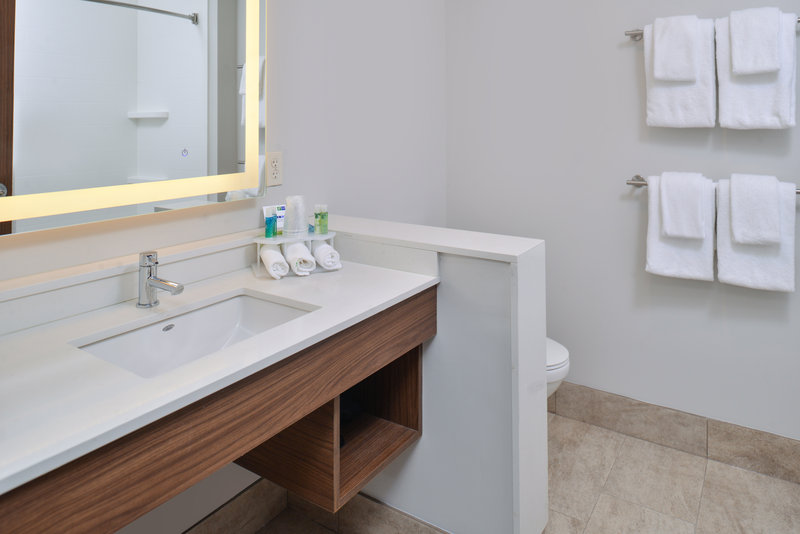 Holiday Inn Express and Suites Southgate – Detroit Area