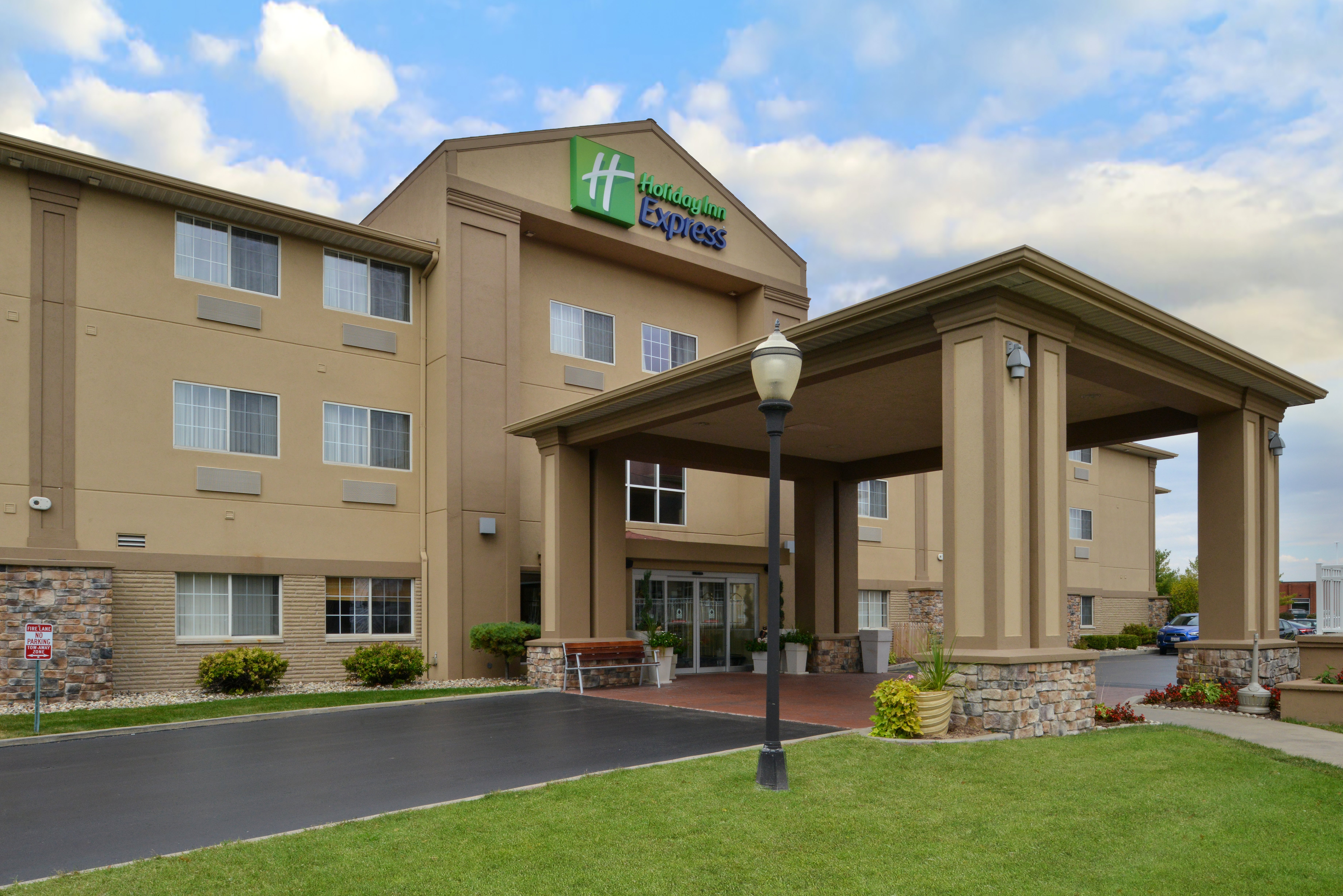 Holiday Inn Express & Suites