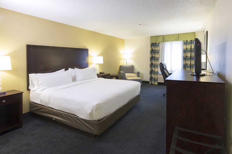 1 KING BED NONSMOKING