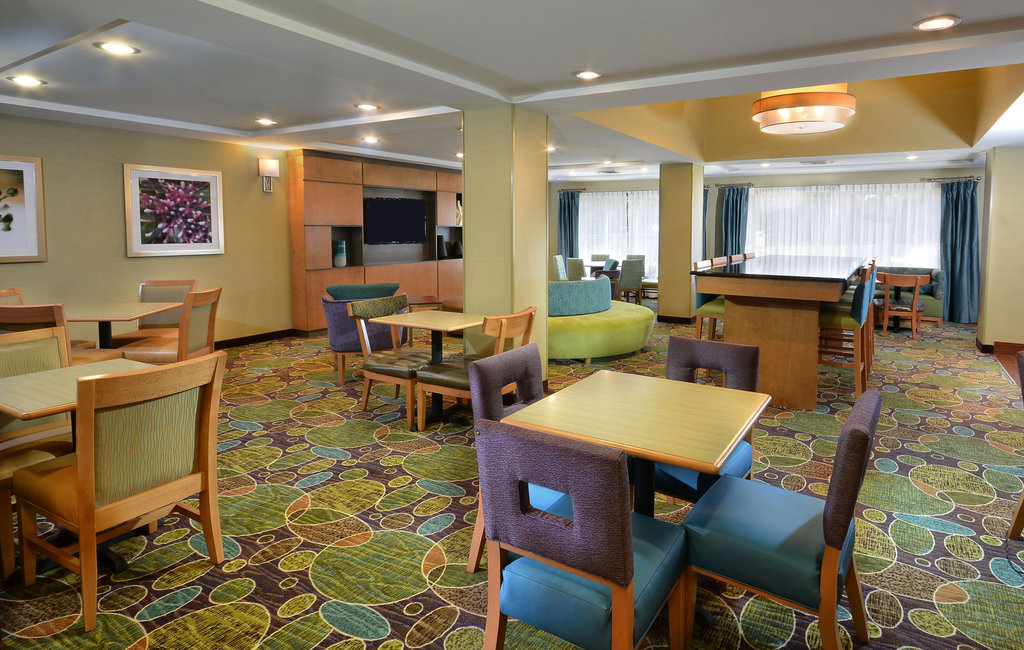 There's ample seating in our modern hotel lobby in Archdale, NC.