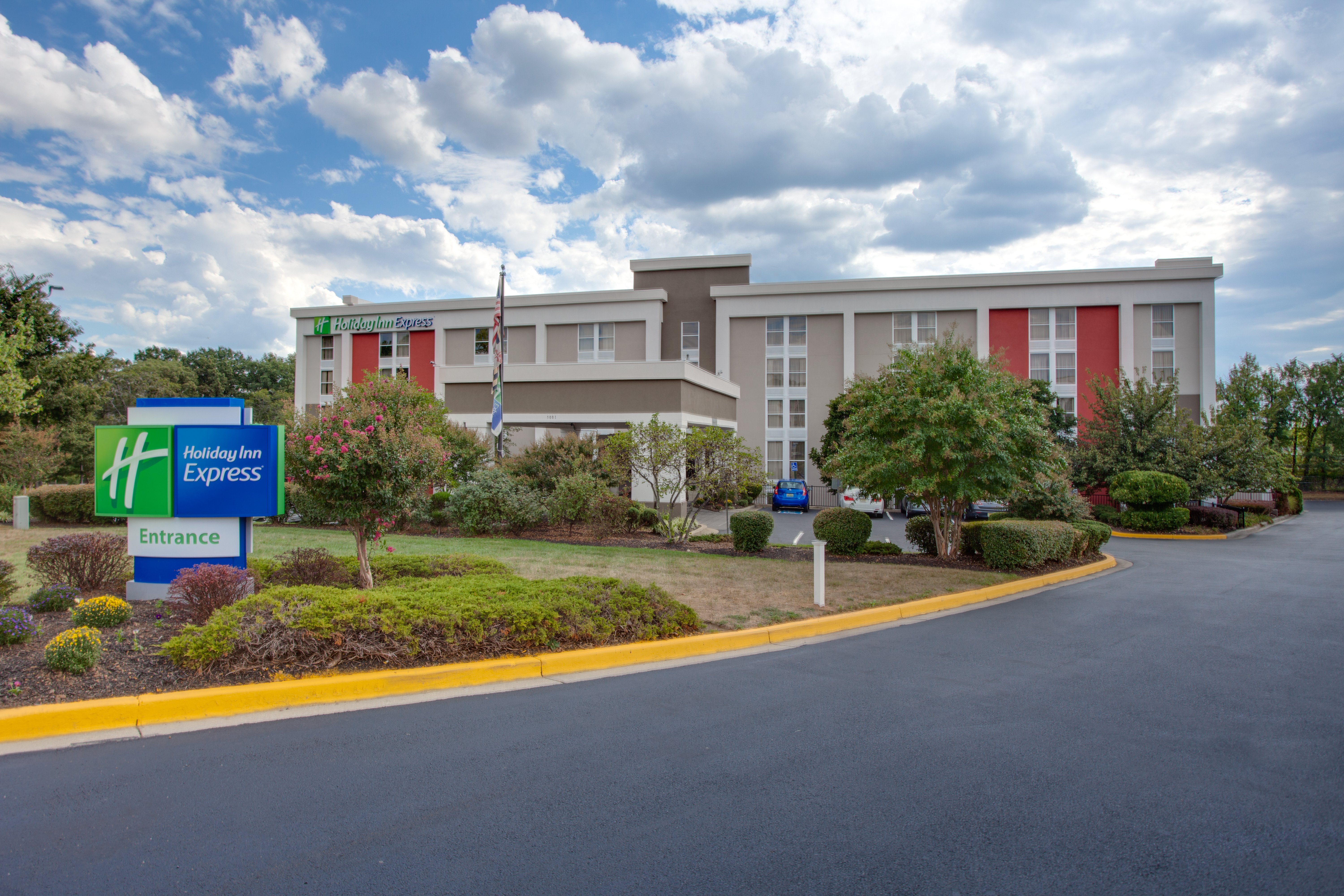 Holiday Inn Express DC East- Andrews AFB