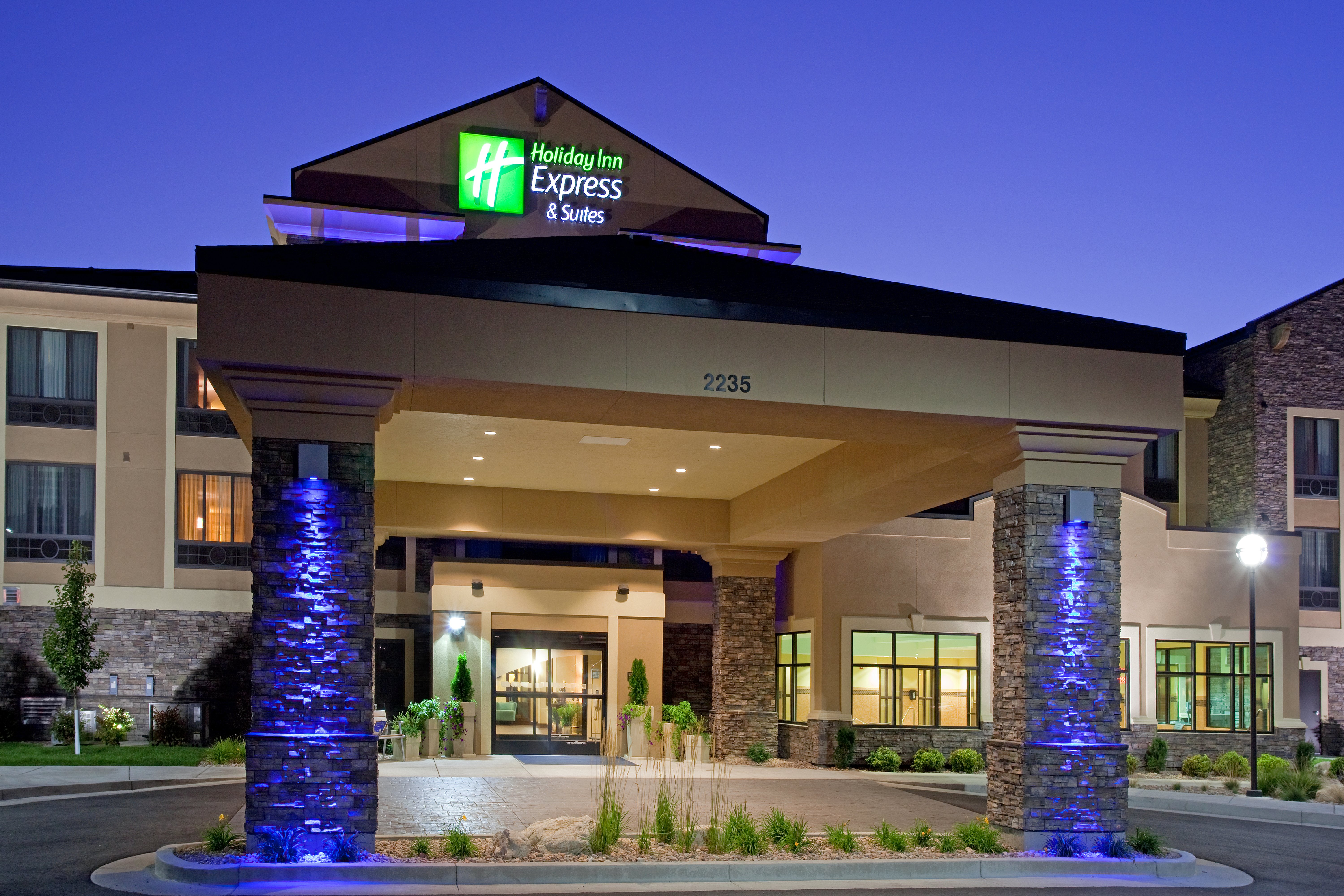 Holiday Inn Express Hotel & Suites