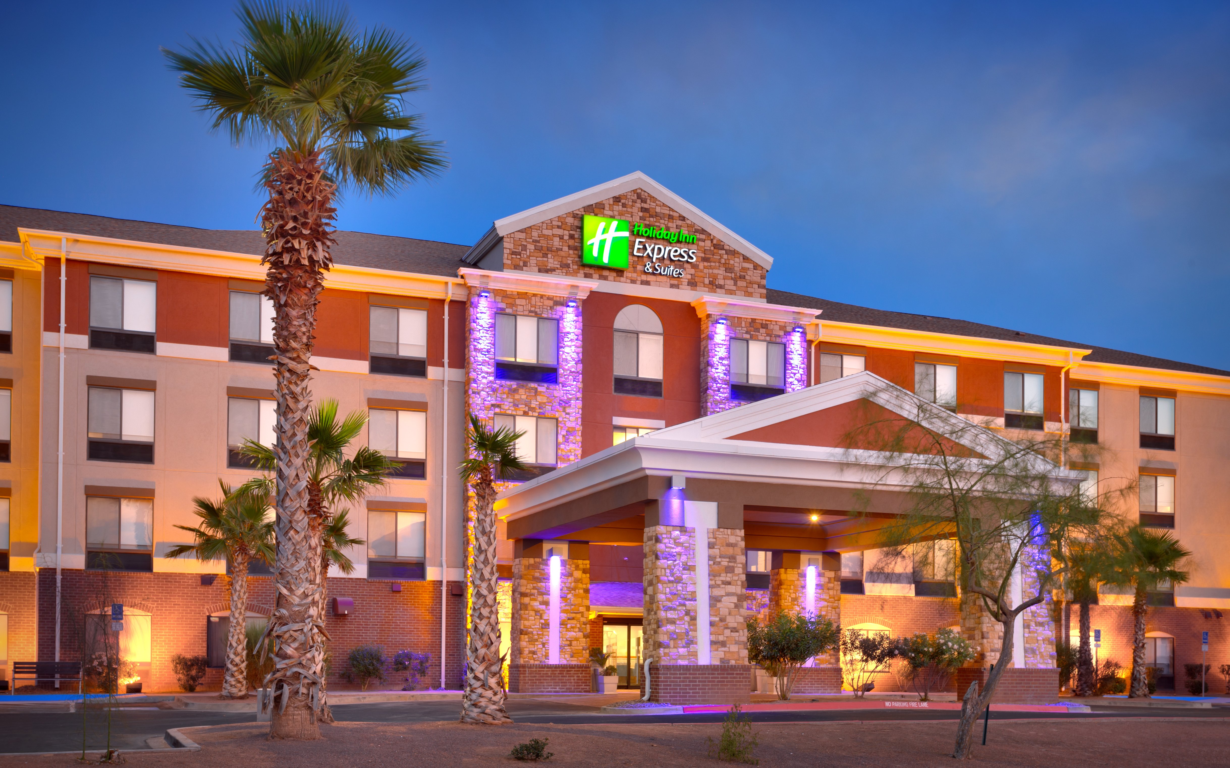 Holiday Inn Express Hotel & Suites