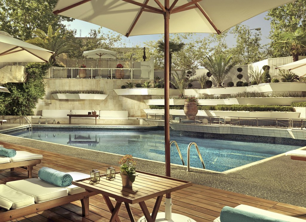 Outdoor Pool & Lounge Chairs