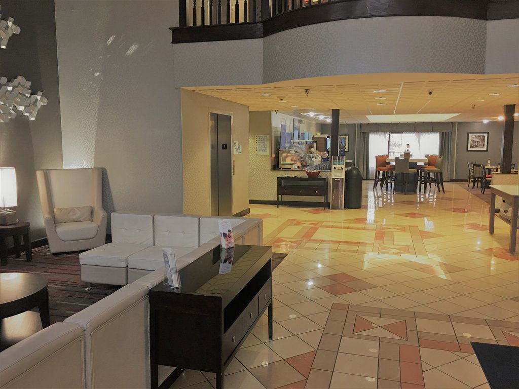 Wait comfortably in our spacious lobby!